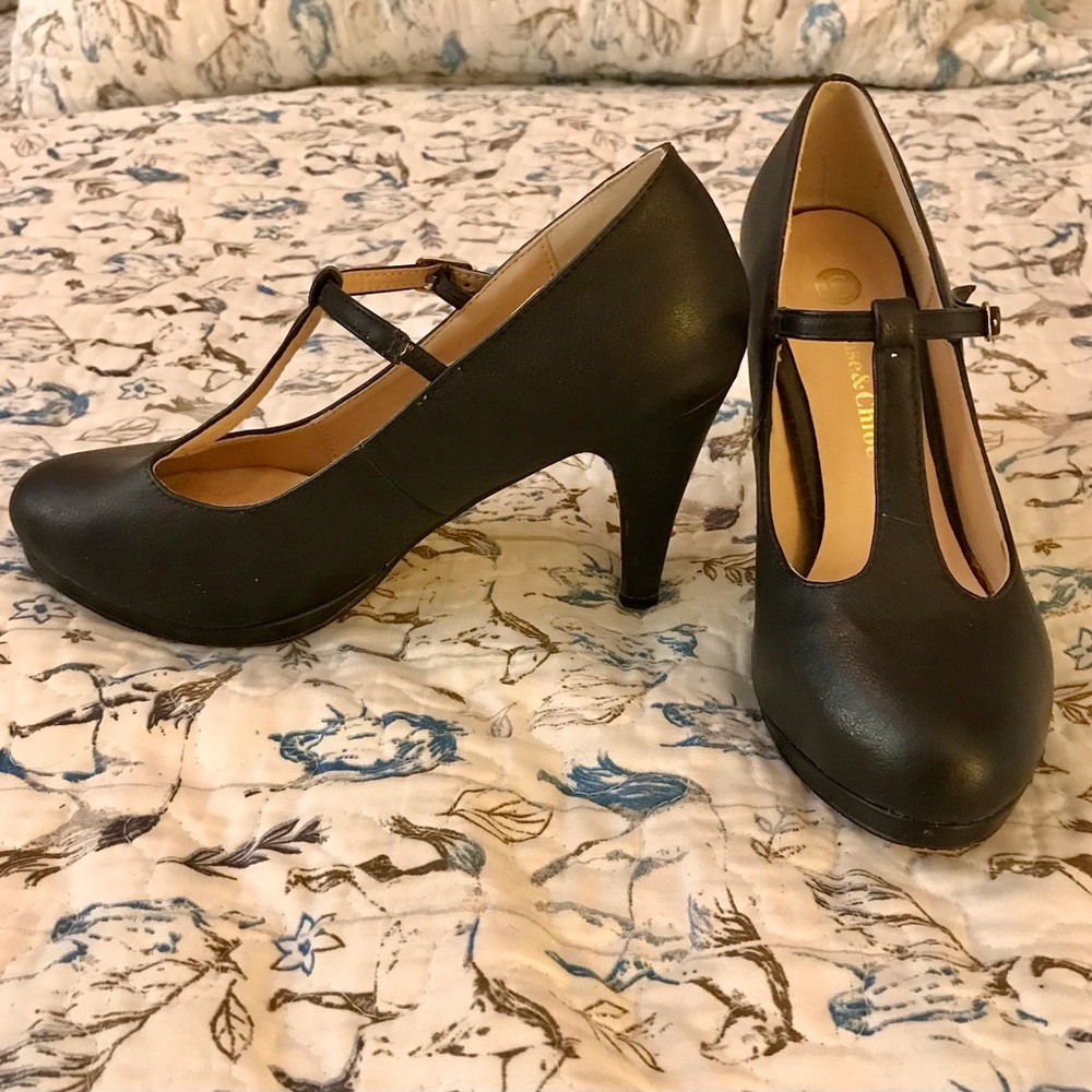 Chase & Chloe T-Strap heels